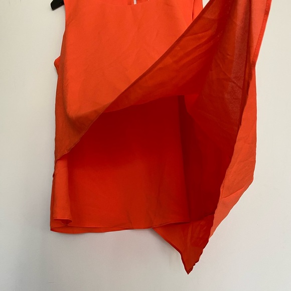 sleeveless orange top - Picture 3 of 4